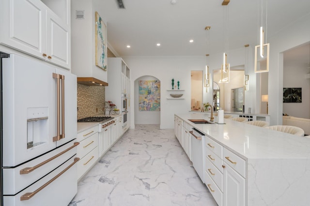 6290 Augusta Cv, Destin, FL 32541 - kitchen with white appliances, a sink, white cabinets, decorative backsplash, and ornamental molding