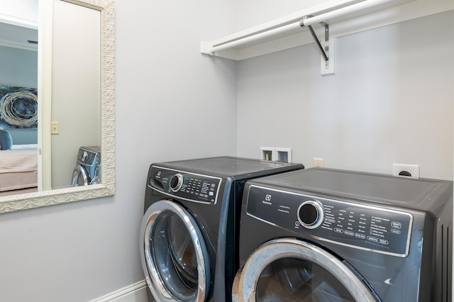 92 Maple St, Santa Rosa Beach, FL 32459 - laundry room featuring washer and dryer