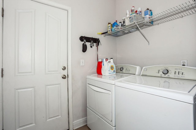 312 Scotch Pine Ln, Crestview, FL 32536 - laundry room with washing machine and dryer