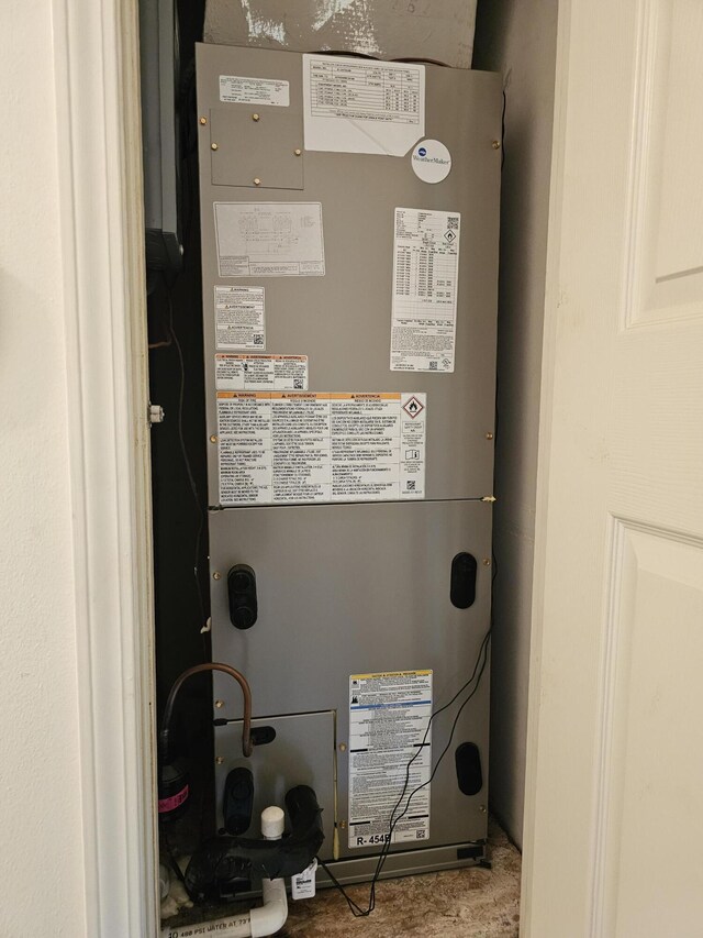 2095 Jessica Way, Navarre, FL 32566 - utility room with heating unit
