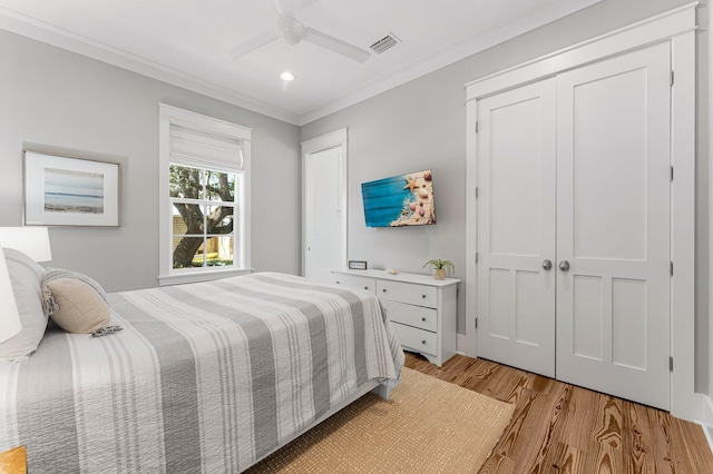 515 Seacrest Dr, Inlet Beach, FL 32461 - bedroom with crown molding, light wood-style flooring, multiple closets, recessed lighting, and ceiling fan