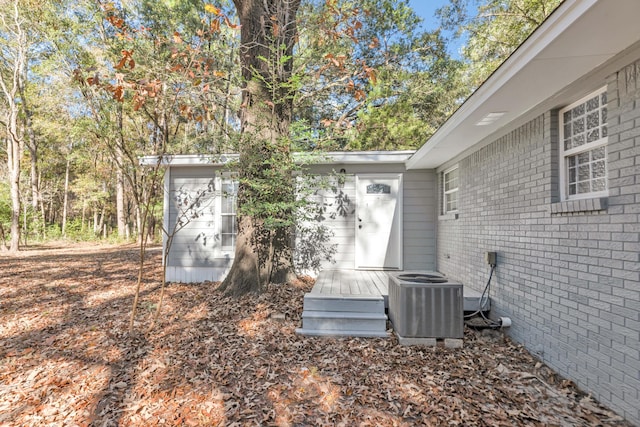 319 Jones Rd, Crestview, FL 32536 - exterior space featuring central AC