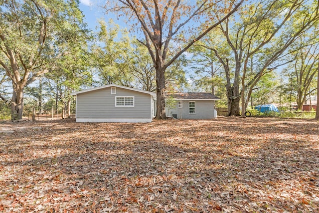 319 Jones Rd, Crestview, FL 32536 - rear view of property with fence