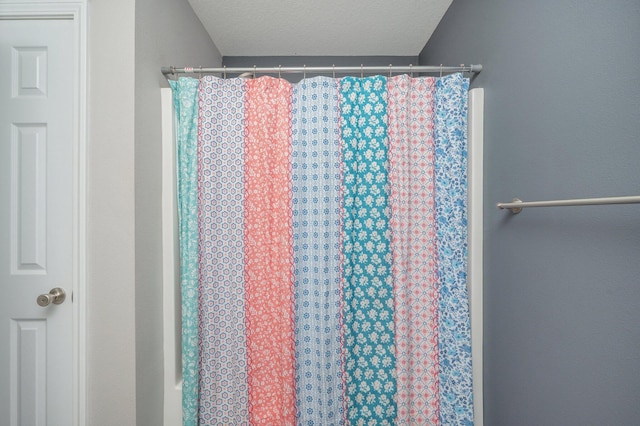 41 S Hidden Lakes Trl, Defuniak Springs, FL 32433 - bathroom with a shower with shower curtain and a textured ceiling