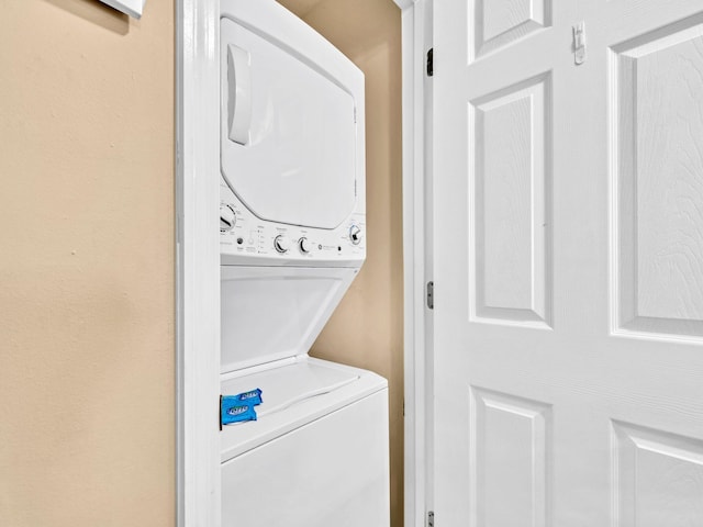 11 Beachside Dr Unit 1211, Santa Rosa Beach, FL 32459 - laundry area featuring stacked washer and clothes dryer