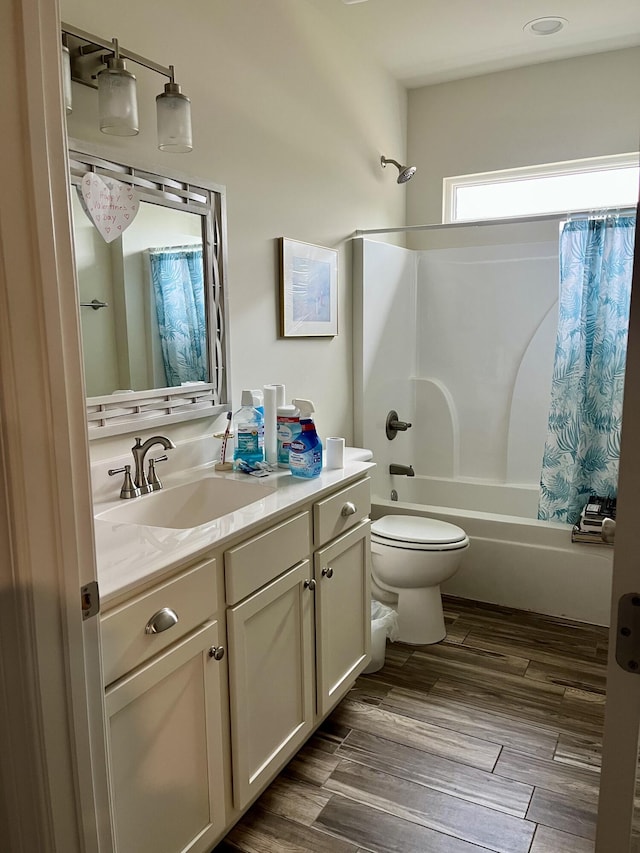95 Santana Dr, Santa Rosa Beach, FL 32459 - full bathroom featuring shower / bathtub combination with curtain, vanity, toilet, and wood finished floors