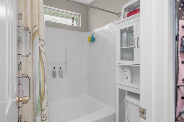 712 Riva Ridge Dr, Crestview, FL 32539 - full bath with shower / tub combo with curtain and toilet