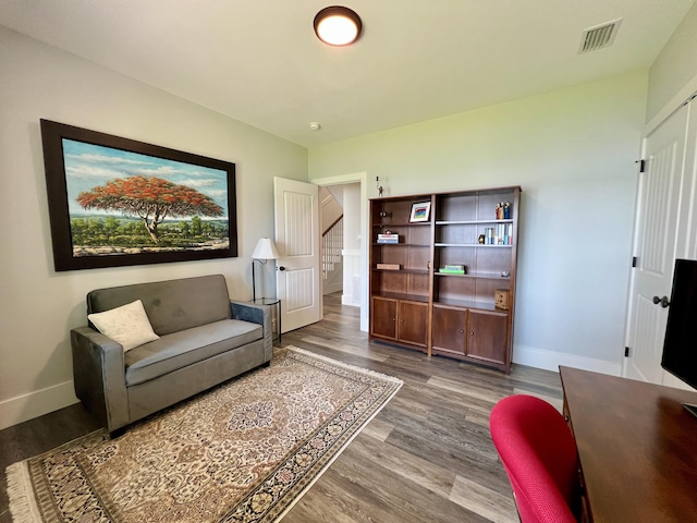 275 Lake Holley Cir, Defuniak Springs, FL 32433 - living area featuring wood finished floors, baseboards, and stairway