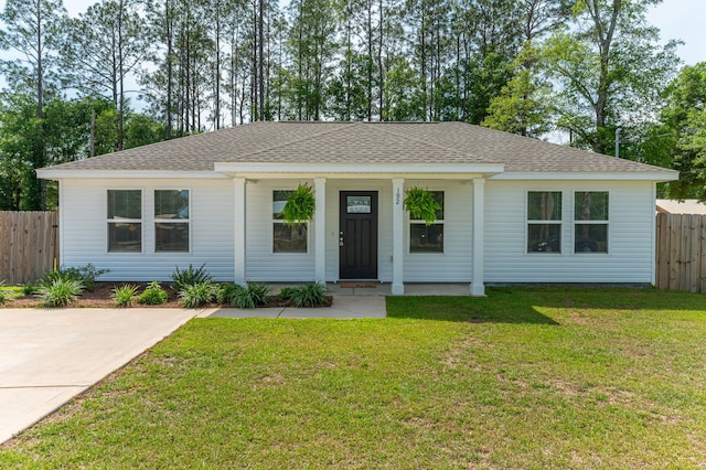 192 S Norwood Rd, Defuniak Springs, FL 32435 - view of front facade with covered porch and roof with shingles