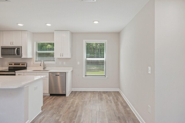 192 S Norwood Rd, Defuniak Springs, FL 32435 - kitchen featuring appliances with stainless steel finishes, a sink, healthy amount of natural light, light wood-style flooring, and recessed lighting