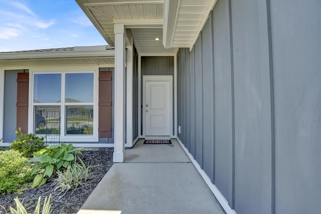 262 Bayou Bend Ln, Panama City, FL 32404 - entrance to property featuring board and batten siding