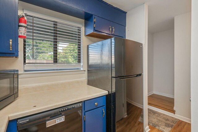 115 NE Hughes St Unit B3, Fort Walton Beach, FL 32548 - kitchen featuring blue cabinetry, black appliances, wood finished floors, and baseboards