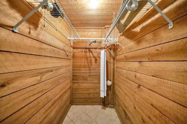 891 Choctawhatchee River Rd, Ponce De Leon, FL 32455 - walk in closet featuring tile patterned floors