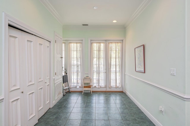 1405 N Bayshore Dr, Niceville, FL 32578 - tiled foyer entrance with crown molding and baseboards
