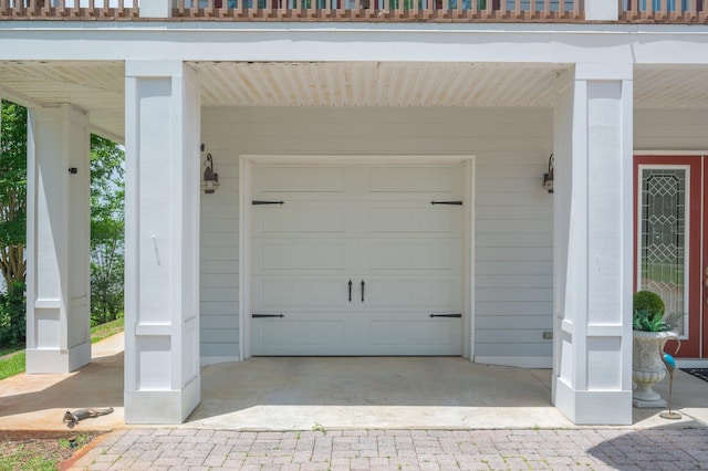 1405 N Bayshore Dr, Niceville, FL 32578 - view of garage