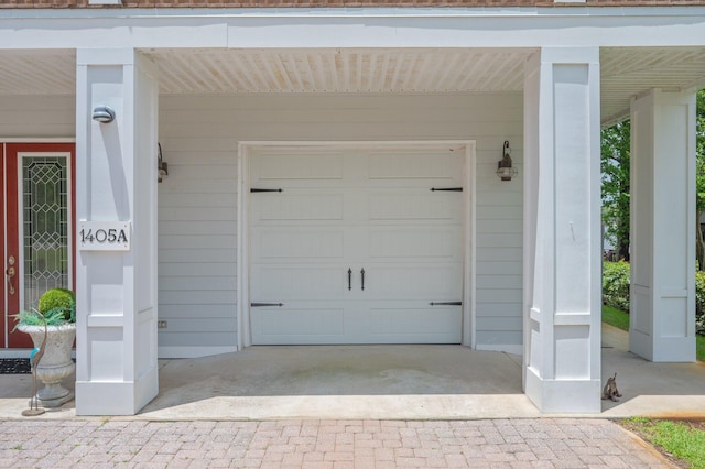 1405 N Bayshore Dr, Niceville, FL 32578 - view of garage