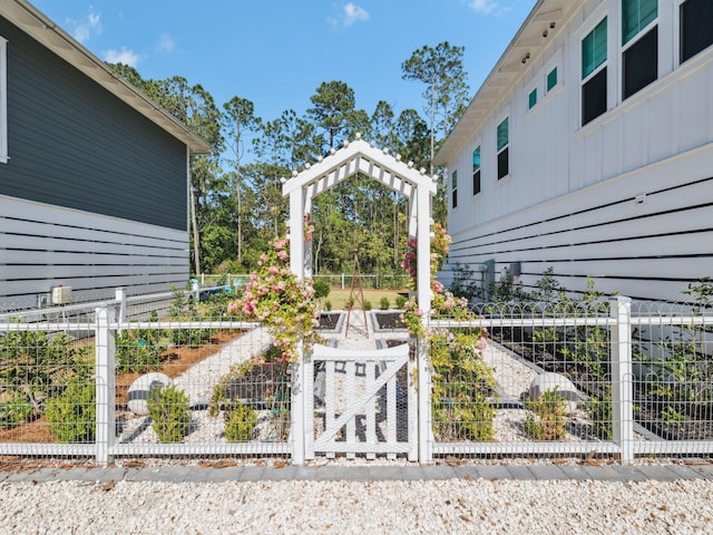 241 N 7th St, Santa Rosa Beach, FL 32459 - view of yard with a garden