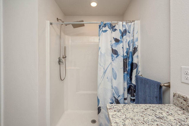 5378 Wyndell Cir, Crestview, FL 32539 - full bathroom featuring tiled shower