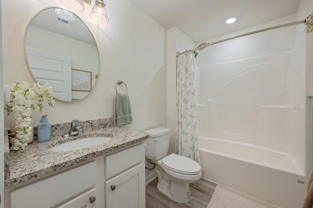 5378 Wyndell Cir, Crestview, FL 32539 - full bathroom featuring vanity, shower / bath combination with curtain, toilet, wood finished floors, and recessed lighting