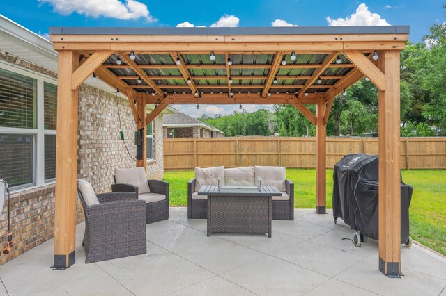 5378 Wyndell Cir, Crestview, FL 32539 - fenced backyard with an outdoor hangout area and a patio area
