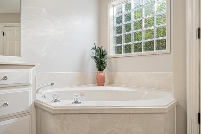865 Indigo Loop, Destin, FL 32550 - full bath featuring a garden tub