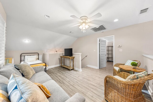 5209 Beachwalk Dr, Miramar Beach, FL 32550 - living area featuring ceiling fan, light wood-style floors, baseboards, vaulted ceiling, and recessed lighting