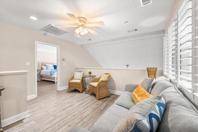 5209 Beachwalk Dr, Miramar Beach, FL 32550 - living area featuring ceiling fan, wood finished floors, baseboards, recessed lighting, and vaulted ceiling