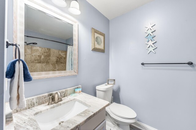5209 Beachwalk Dr, Miramar Beach, FL 32550 - full bathroom with vanity, toilet, and a shower with curtain