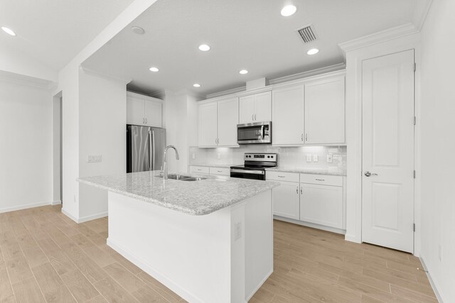 8454 Dreams Float Ct, Panama City Beach, FL 32413 - kitchen featuring stainless steel appliances, a sink, a kitchen island with sink, white cabinets, and recessed lighting