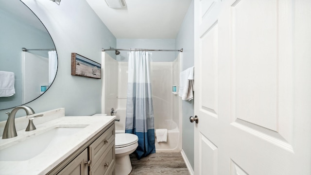 11 Beachside Dr Unit 722, Santa Rosa Beach, FL 32459 - full bath featuring wood finished floors, vanity, and shower / tub combo