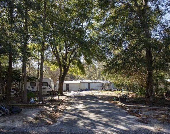 186 Stillwater Rd, Freeport, FL 32439