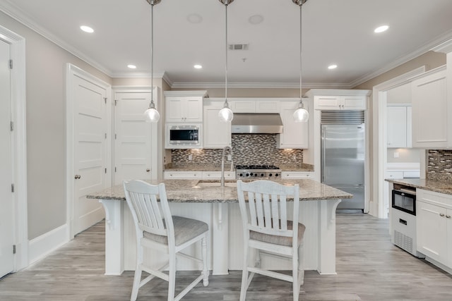 4134 Cobalt Cir Unit Ro14, Panama City, FL 32408 - kitchen featuring built in appliances, under cabinet range hood, a sink, light wood finished floors, and crown molding