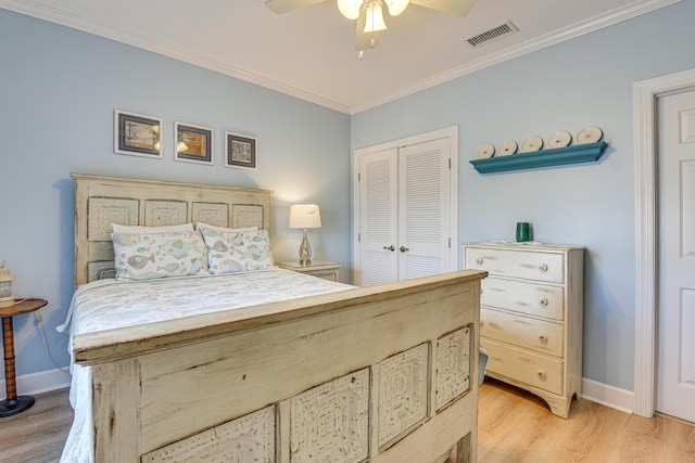 2410 Scenic Gulf Dr Unit 101C, Miramar Beach, FL 32550 - bedroom featuring light wood finished floors, crown molding, baseboards, a closet, and ceiling fan