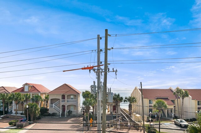 431 La Valencia Cir, Panama City Beach, FL 32413 - view of road with street lights