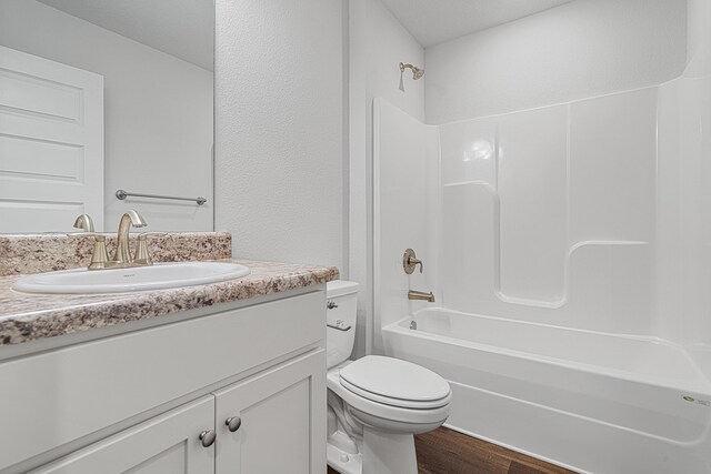 103 Ridgeway Cir, Crestview, FL 32536 - bathroom featuring vanity, toilet, wood finished floors, and shower / bath combination