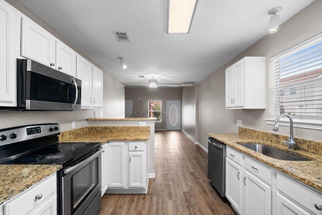 1014 Airport Rd Unit 155, Destin, FL 32541 - kitchen featuring stainless steel appliances, a sink, a peninsula, and plenty of natural light