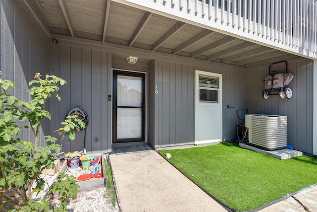16 Court Dr, Destin, FL 32541 - entrance to property with central AC