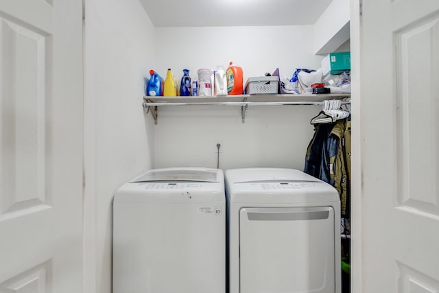 16 Court Dr, Destin, FL 32541 - washroom featuring independent washer and dryer