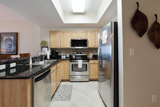 112 Seascape Dr Unit 1807, Miramar Beach, FL 32550 - kitchen with stainless steel appliances, light brown cabinets, a sink, and a peninsula