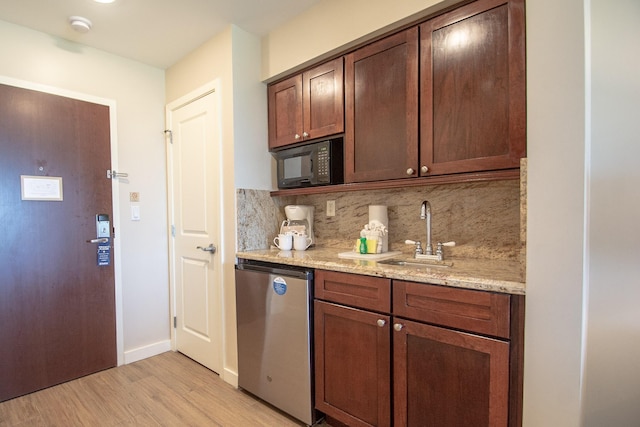 5000 S Sandestin Blvd Unit 7906, Miramar Beach, FL 32550 - kitchen with dishwasher, a sink, light wood-style flooring, black microwave, and backsplash