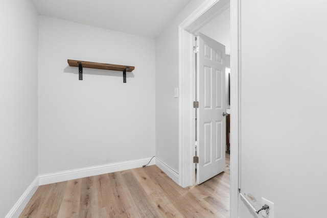 4507 Furling Ln Unit 302, Destin, FL 32541 - hallway featuring light wood finished floors and baseboards