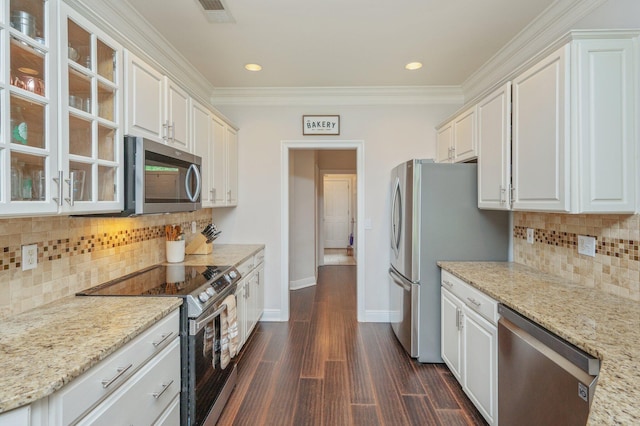 4467 Turnberry Pl, Niceville, FL 32578 - kitchen featuring stainless steel appliances, white cabinetry, decorative backsplash, baseboards, and recessed lighting