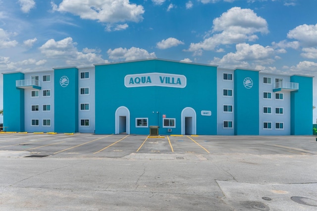 667 Nautilus Ct Unit 302, Fort Walton Beach, FL 32548 - view of building exterior featuring uncovered parking and central AC unit
