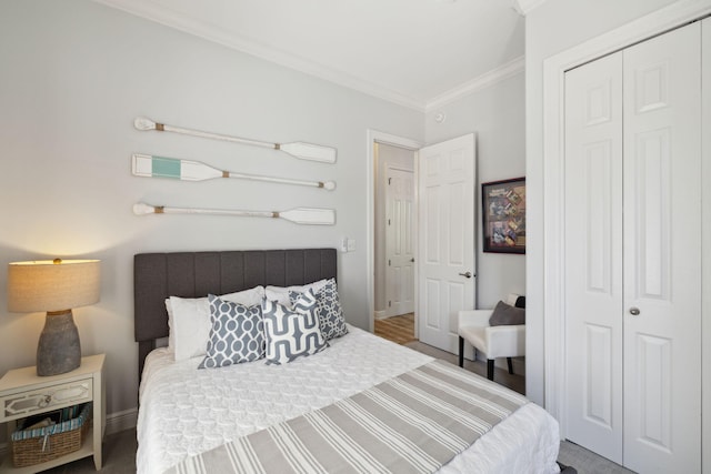 300 Cassine Garden Cir, Santa Rosa Beach, FL 32459 - bedroom with a closet and ornamental molding