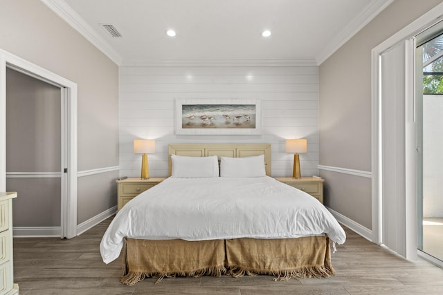 72 Tranquility Ln, Destin, FL 32541 - bedroom with ornamental molding, wood finished floors, baseboards, and recessed lighting