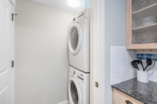 9200 Baytowne Wharf Blvd Unit 341, Miramar Beach, FL 32550 - washroom featuring stacked washer / drying machine