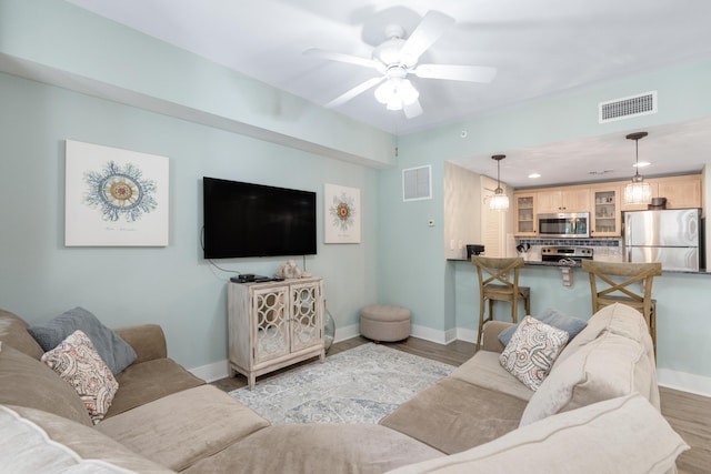 9200 Baytowne Wharf Blvd Unit 341, Miramar Beach, FL 32550 - living area featuring a ceiling fan, wood finished floors, baseboards, and recessed lighting