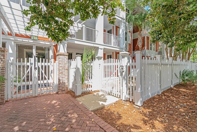 9200 Baytowne Wharf Blvd Unit 341, Miramar Beach, FL 32550 - gate featuring a fenced front yard