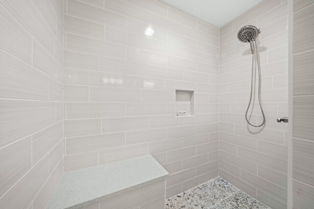 112 Meigs Dr, Shalimar, FL 32579 - full bathroom featuring a tile shower