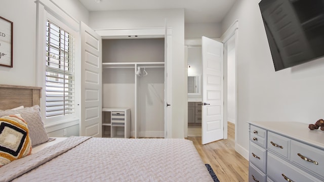 51 W Okeechobee, Santa Rosa Beach, FL 32459 - bedroom with beverage cooler, light wood-type flooring, a closet, and baseboards